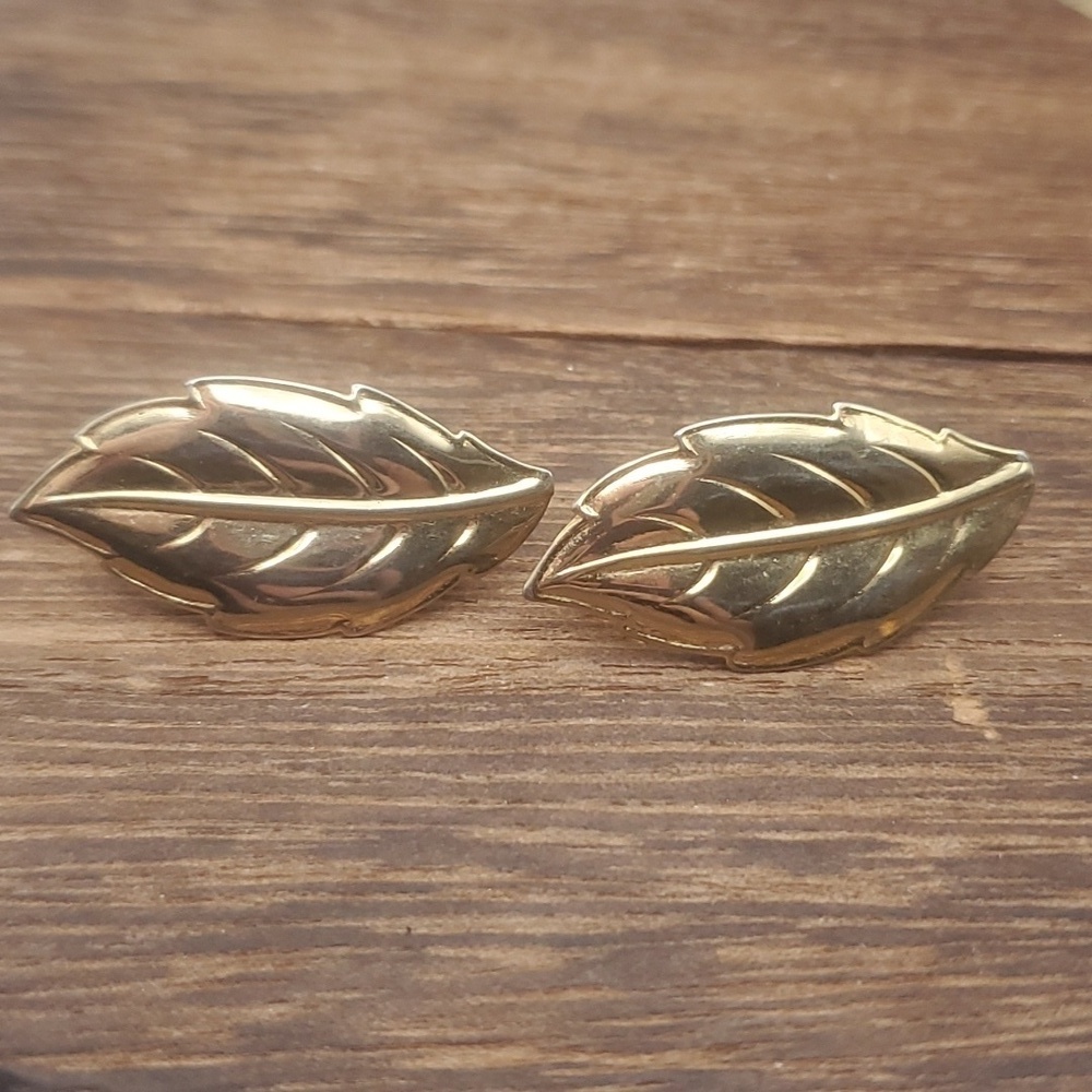 E926‎ bohemian leaf clip on earrings